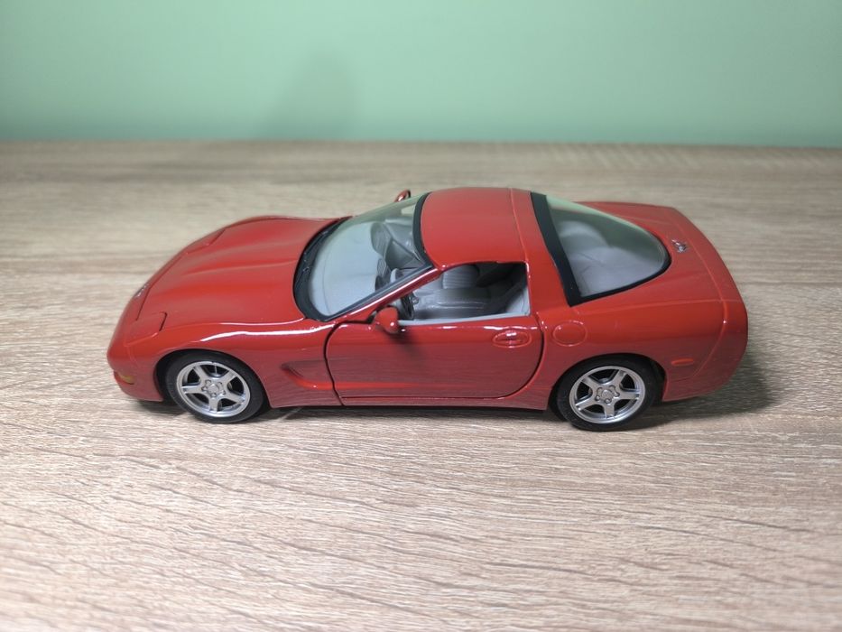 Метални коли в мащаб 1:24