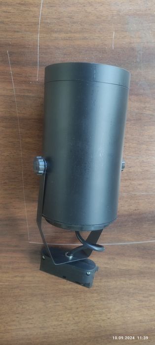 Корпуса от трековых светильников.