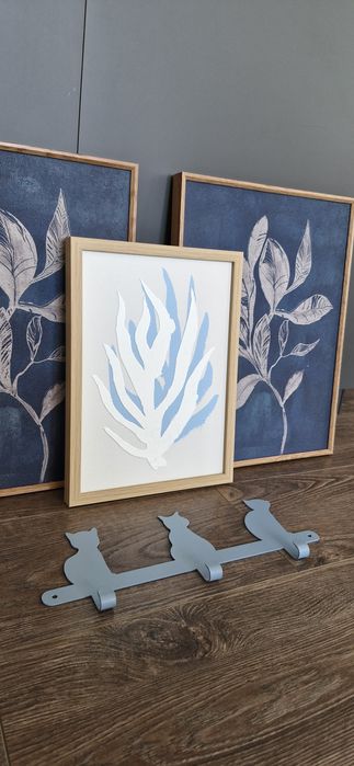 Картини и закачалка Икеа