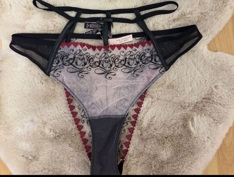 Бельо на Victoria’s Secret