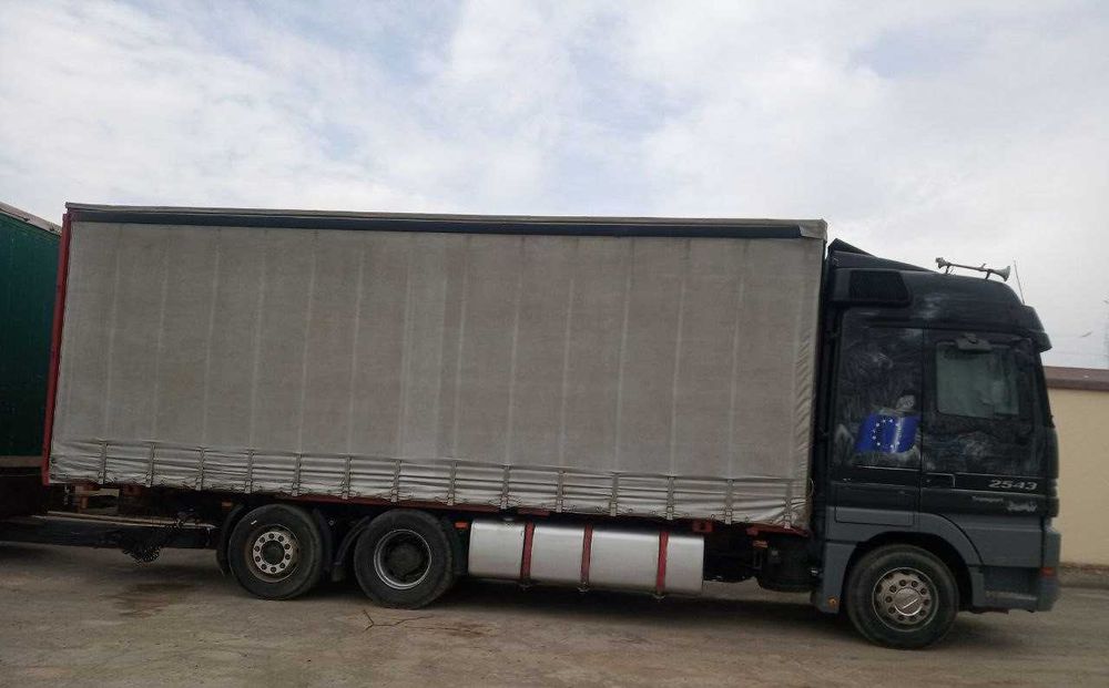 MERCEDES BENZ  паровоз + SAMRO прицеп билан сотилади