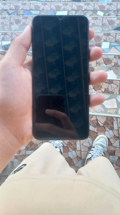 Телефон сотилади срочно, макул бо́лса келишамиз