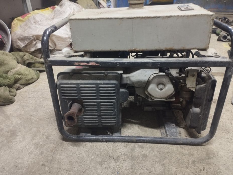 Бензиновый генератор