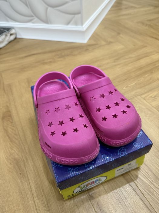 Сланцы для девочки кроксы и платье U.S POLO