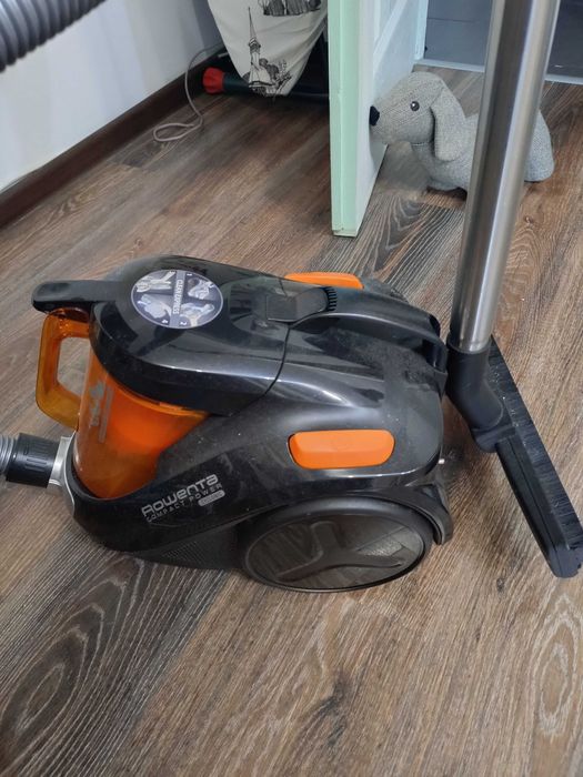 Aspirator cu fir Rowenta Compact Power Cyclonic