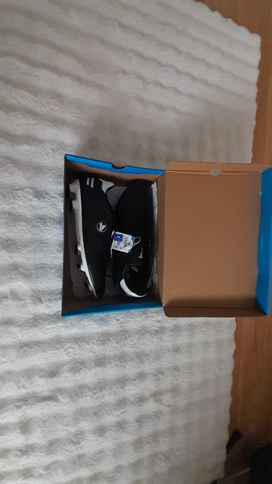 Футболни бутонки на JAKO