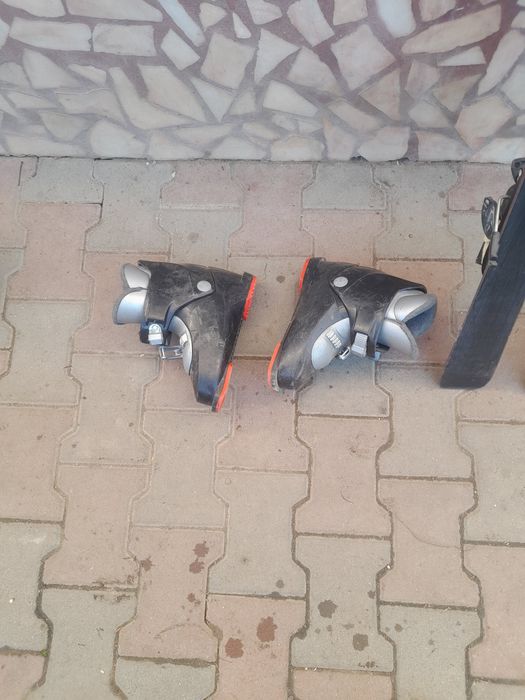 Vând schi cu clapare pentru copii