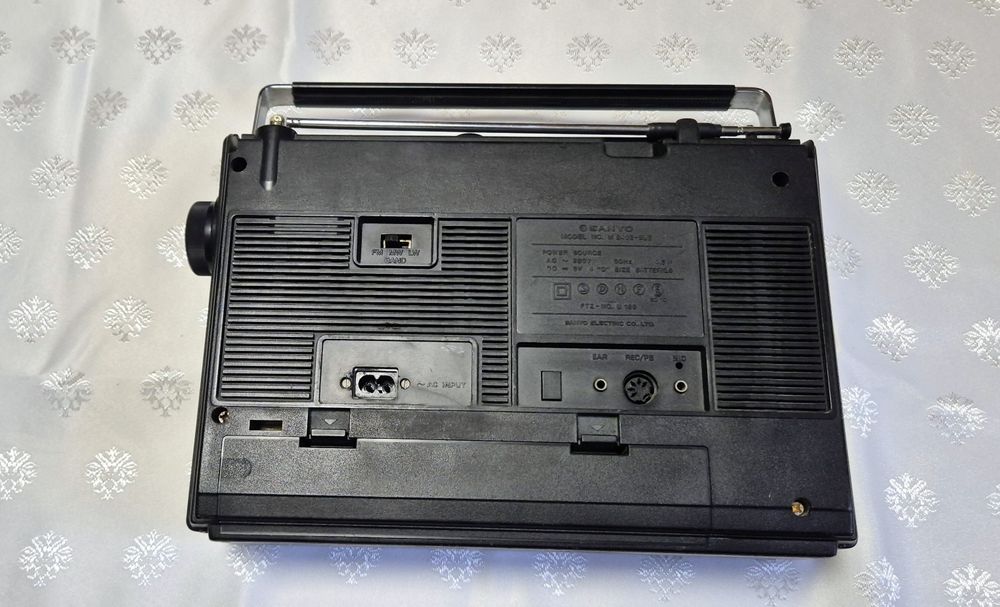 Radiocasetofon SANYO M2402-2LE