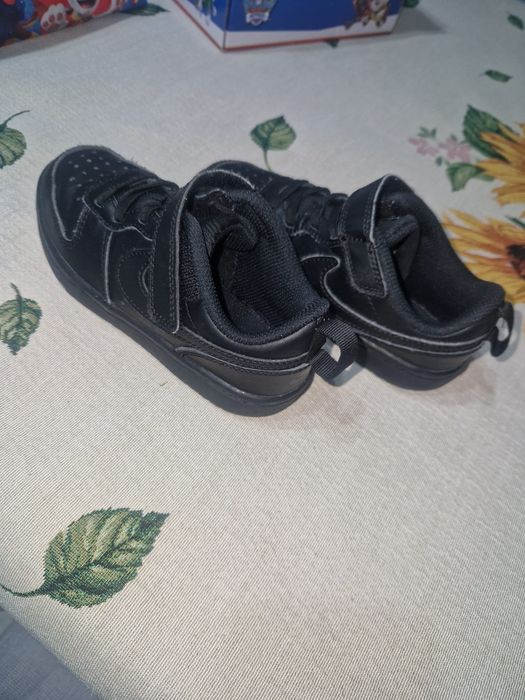 Vand tenisi nike de baieti marimea 28