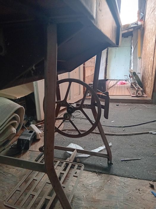 Mașina de cusut Ileana