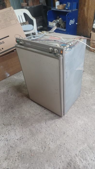 Frigider trivalent rulota camper stupina pe gaz si 12v si 220v