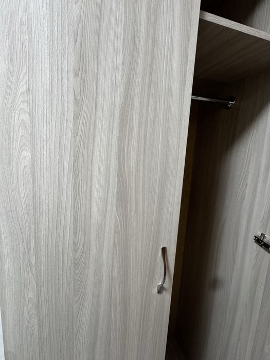 Продам зеркало и шкаф