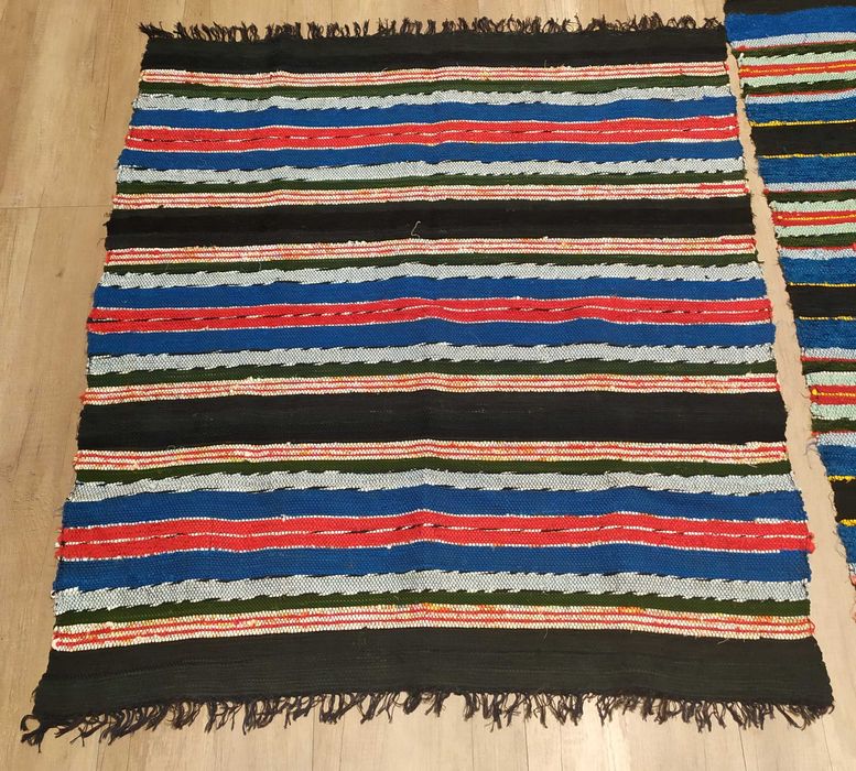 2 броя тъкани килими