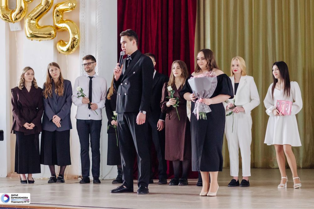 Ведущий, шоумен, тамада