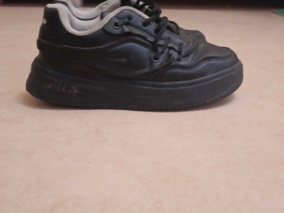 Кроссовки на девочку