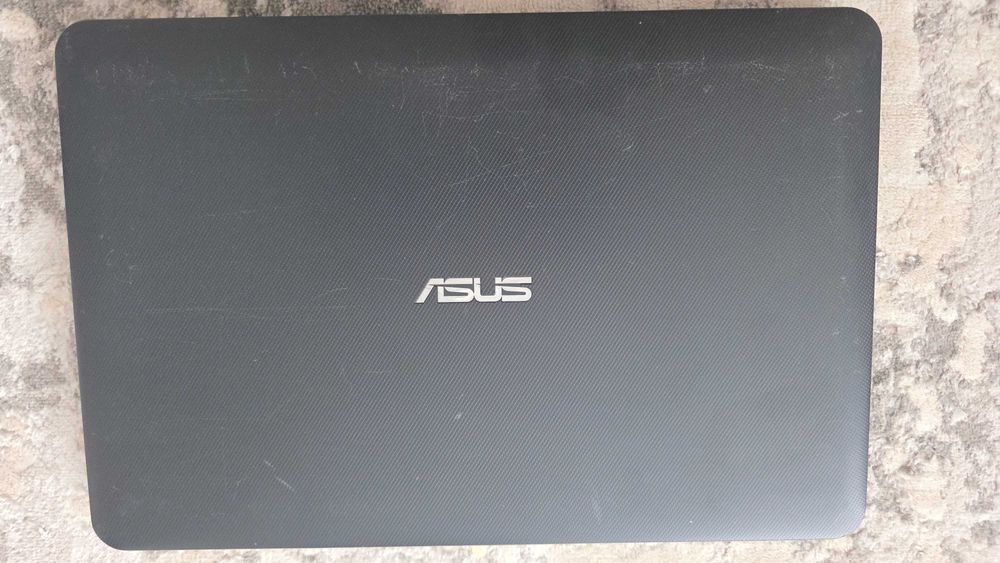 Laptop Asus R557L
