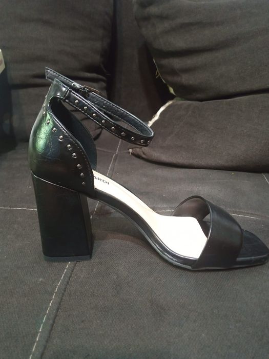 Босоножки женские