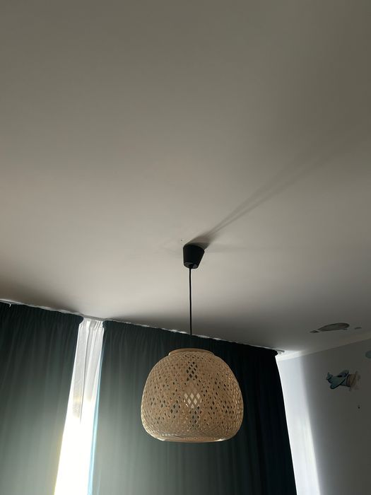 Vând lustre diferite