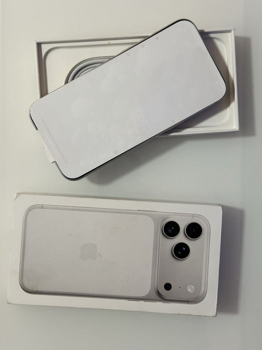 iPhone 17 Pro Max 2TB бял