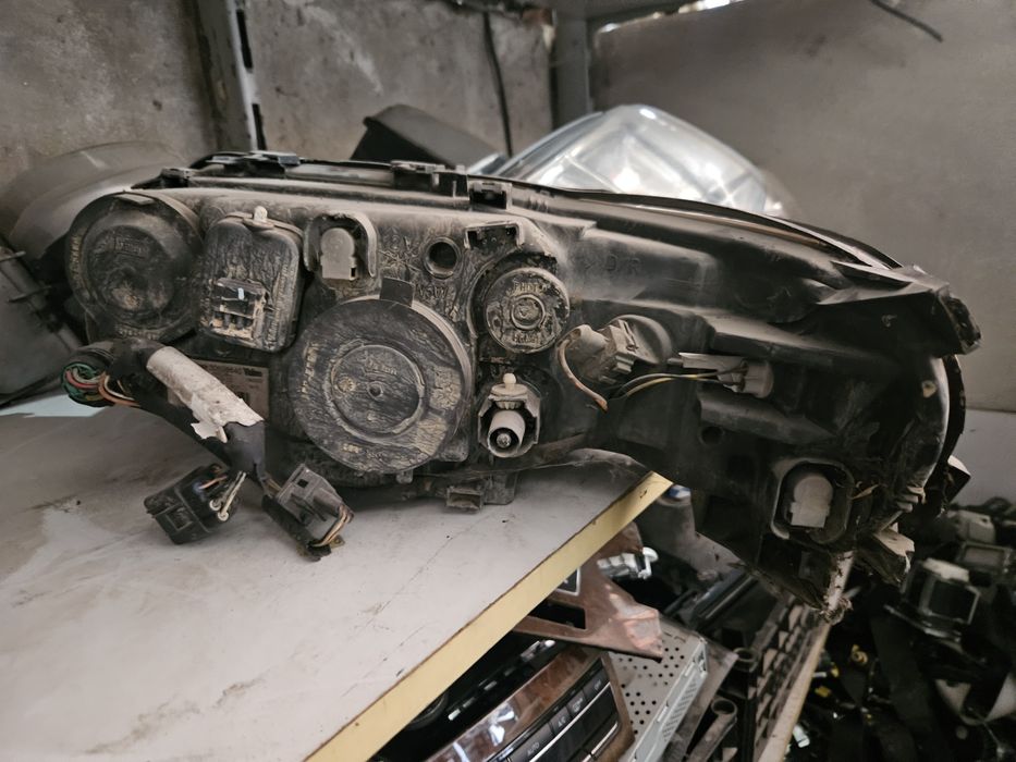 Десен фар за Volvo Xc70 2007г.
