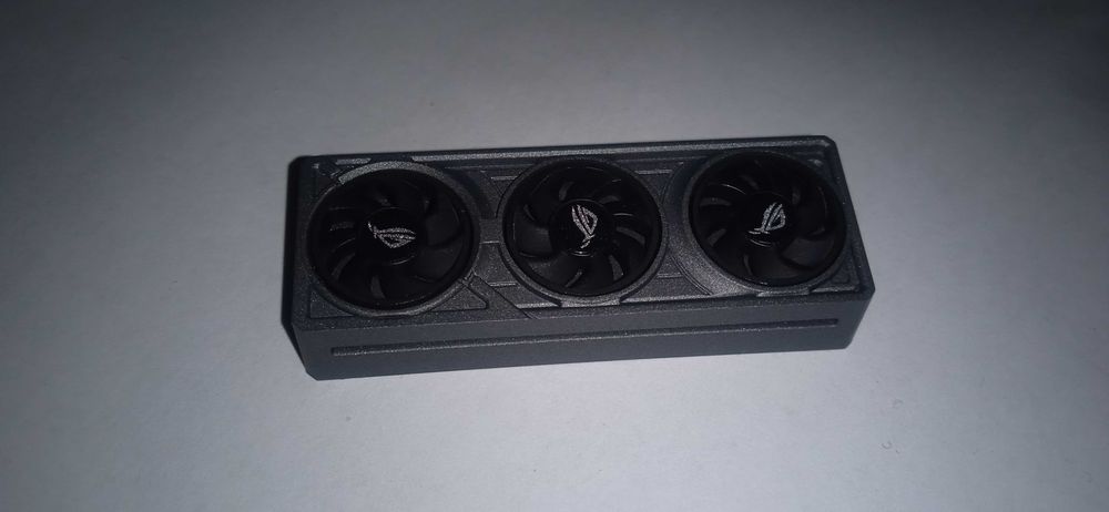 ASUS ROG ( подаръци RTX 5090 )