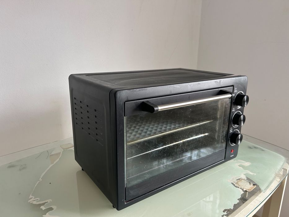 Cuptor electric de masă cu tava si gratar