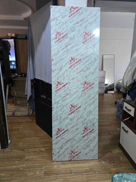 Столешница и два кухонных шкафа