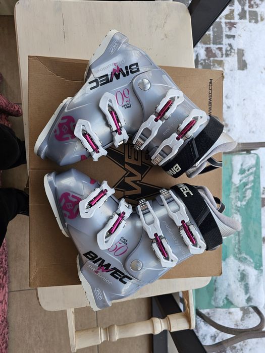 Продам лыжи ELAN с ботинками BIWEC для девочки