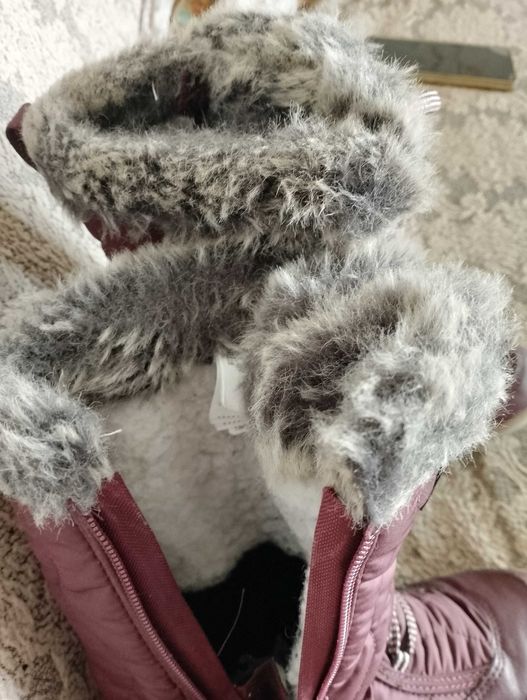 Ботуши апрески, като нови,малко носени.