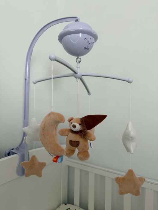 Carusel muzical pentru patut cu proiector Chipolino cu ursuleți