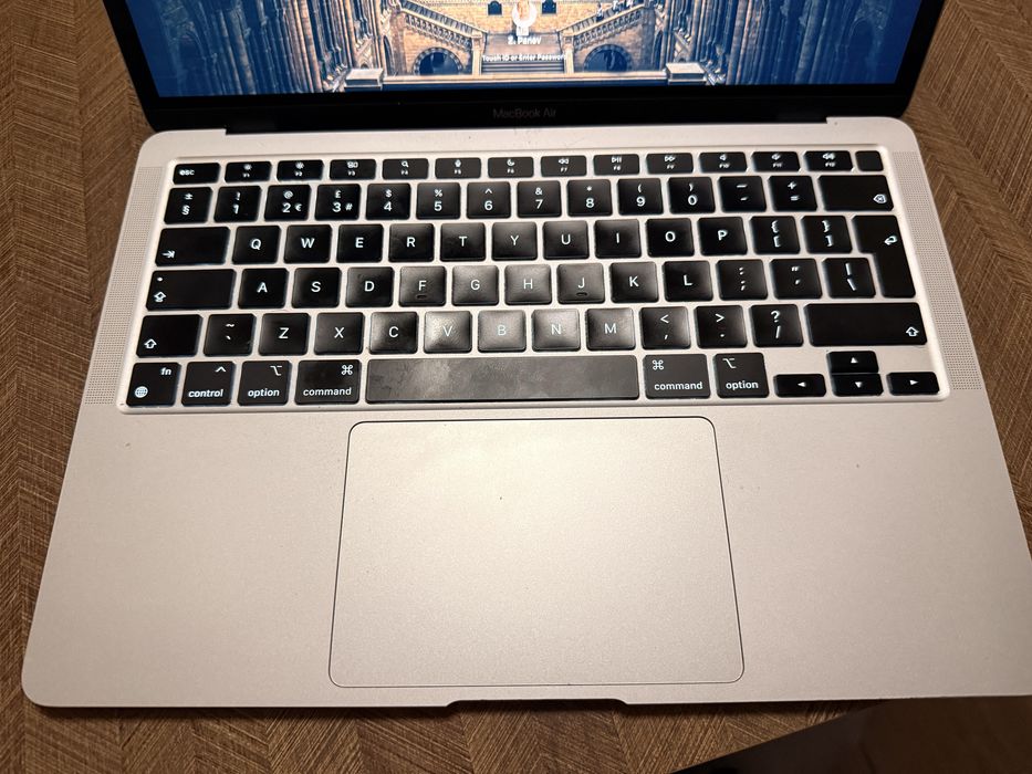 Apple Macbook M1 AIR