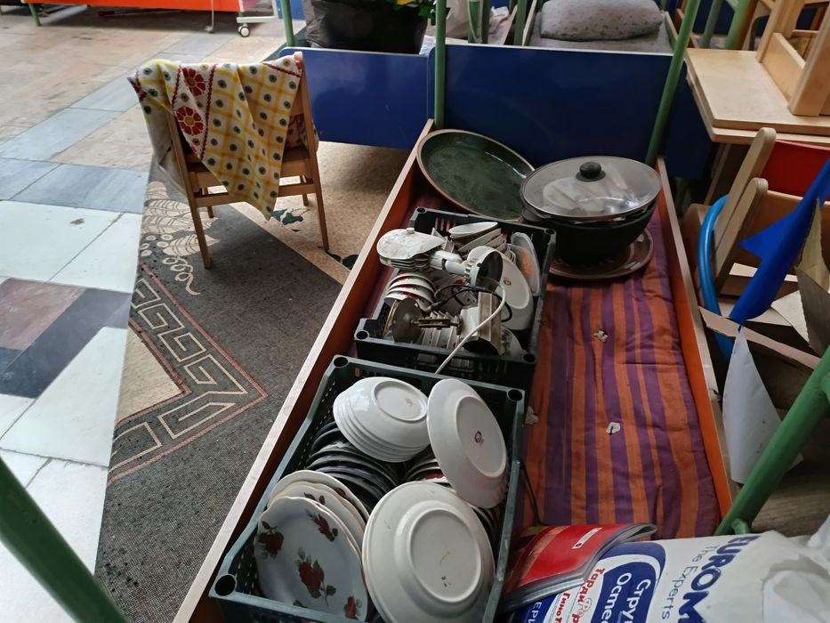 Продается детские кроватки, шкафы, столы, стулья и остальные вещи