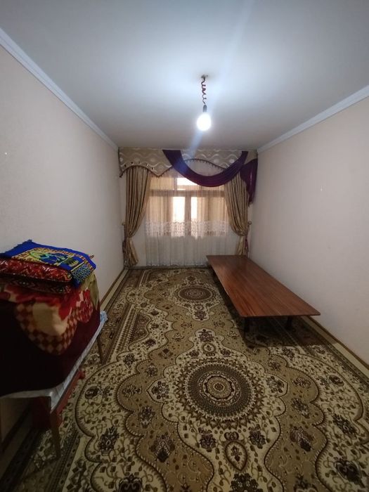 Жиззах шахар Олмазор махалласида жойлашган 3 хонали квартира сотилади