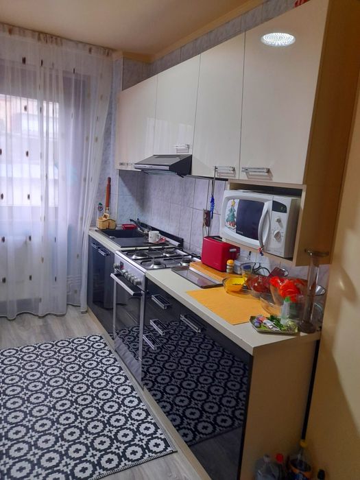 Inchiriat ap 3 camere Independentei etaj 1