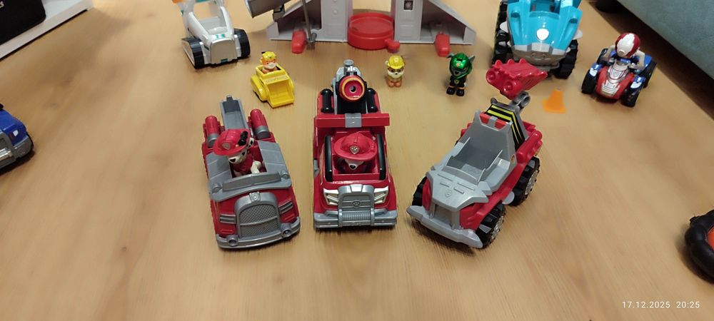 Patrula cățelușilor, sediu cu mașini și figurine, lansator și casca