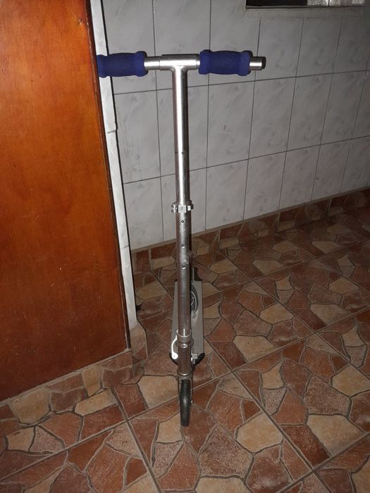 Trotineta reglabila pentru copii