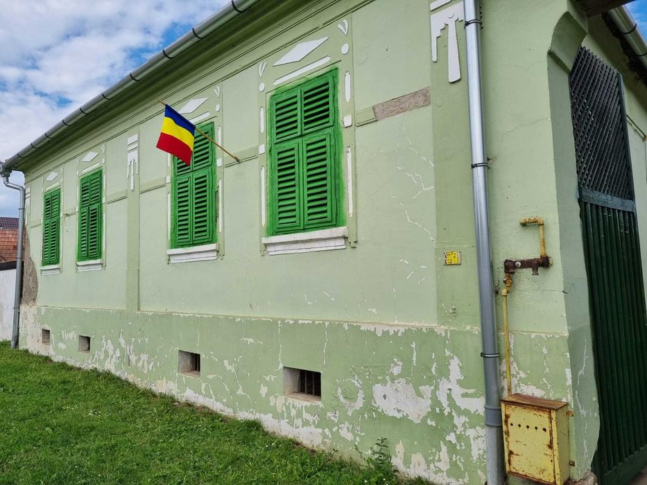 Casa saseasca de vanzare, gradina mare cu panorama- Pelisor
