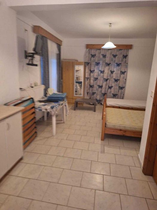 Студия с магазин за бизнес на първа линия  в Паралия Врасна, Гърция