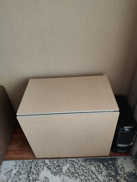 Стол книжка с полками внутри