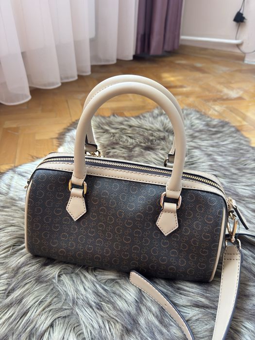 Дамска чанта Guess