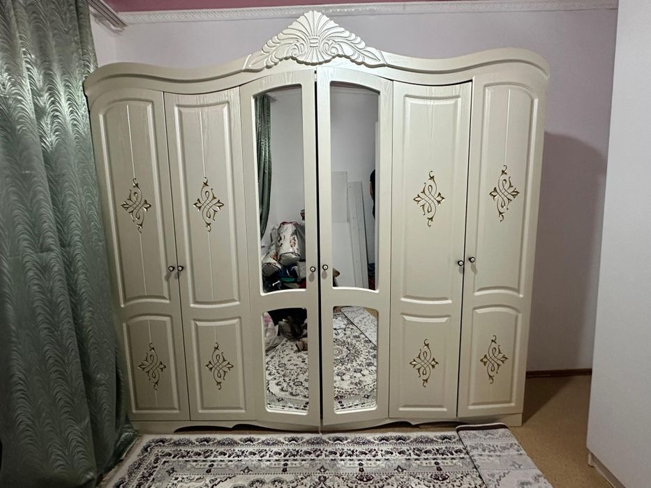 Продается шкаф 6 дверный