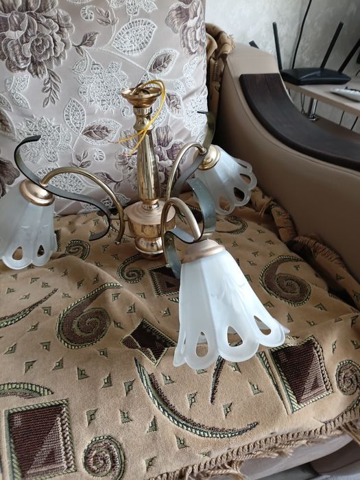 Продам вешалку и люстру