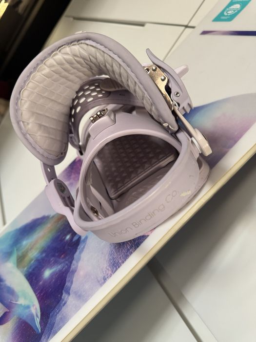 Продам сноуборд CAPITA с креплением +ботинки в поадрок 38 размер