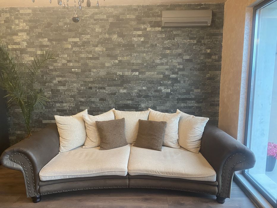 Масивен диван за всекидневна