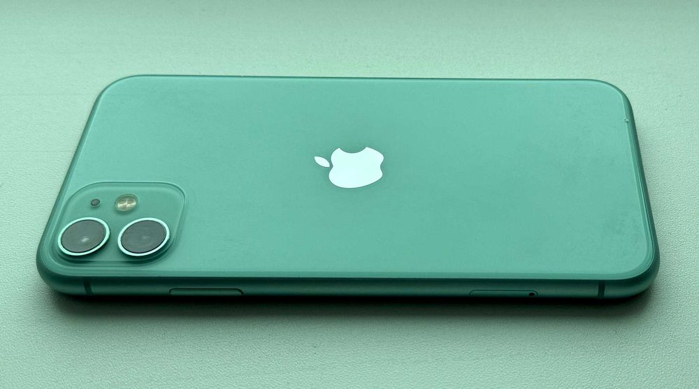 Продам iPhone 11 64GB