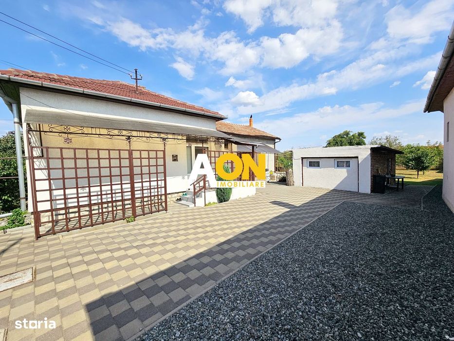 Casa 4 camere, 2 bai, 2 bucatarii, 1050 mp teren, zona Centru