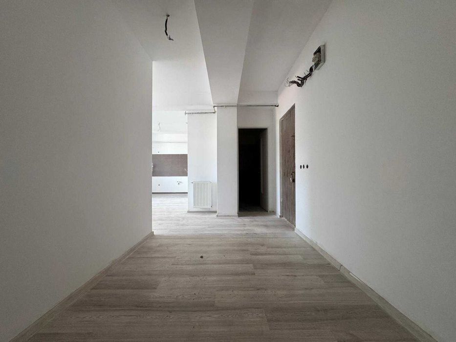 Vand apartament la parter, zona Tractorul-Brasov