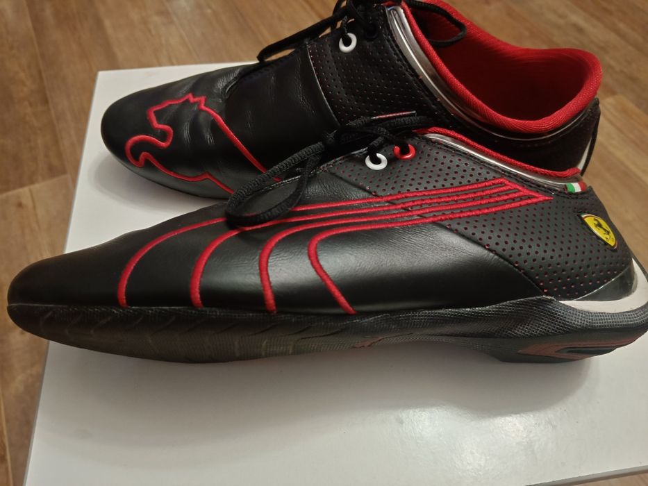 Продам бутсы-кроссовки  Ferrari
