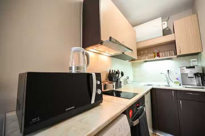 Romance Studio-steps from the Sea 97€