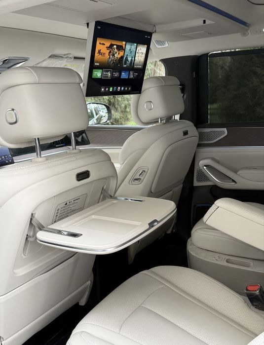 Denza N9  флагшип рестайлинг черный кузов белый салон